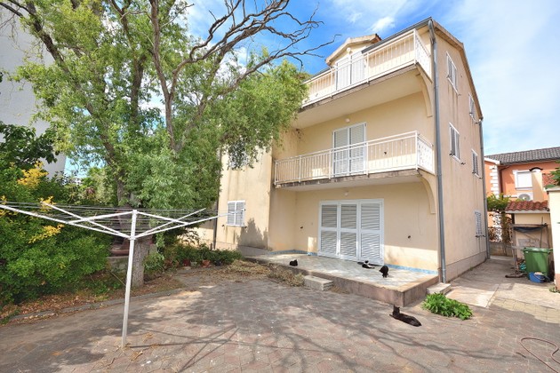 Casa con cinque appartamenti disponibile a Vodice per l'acquisto