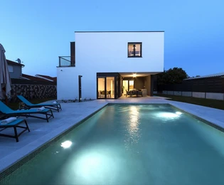 Istria, Pola: Villa moderna in zona tranquilla