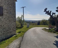 Istra, Buje: Odnowiony kamienny dom z widokiem na morze