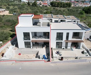 Vodice - Casa bifamiliare S1 con piscina e terrazza sul tetto