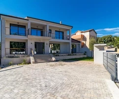 Modern villa medencével a tenger közelében, Isztria, Ližnjan