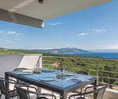 Casa al mare in vendita con vista su Raša in Croazia