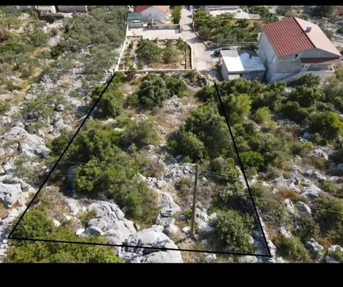 Marina, építési telek 461 m2, 300 m-re a tengertől és a strandtól