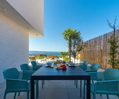 Villa moderna con piscina en venta en Podstrana, Croacia