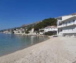 Dugi Rat, Baugrundstück 1160m2, erste Reihe am Meer mit Aussicht