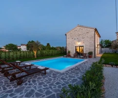 Poreč, Newly constructed family home with private pool