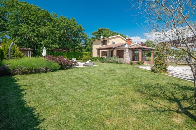 Casa independiente con piscina disponible en Istria para comprar en Croacia