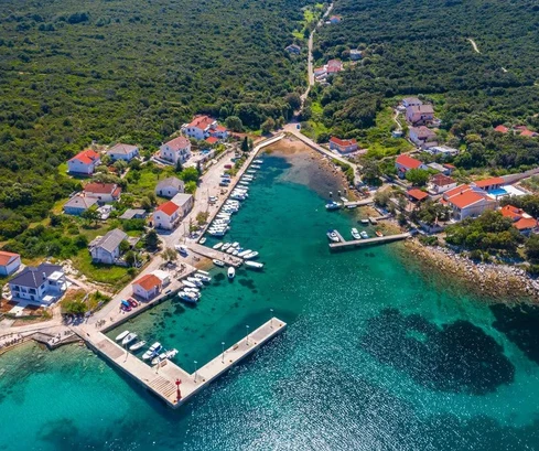 Molat! Terreno edificabile 3266 m²