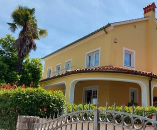 Villa di lusso in vendita a Medolino a pochi passi dalla spiaggia in Croazia