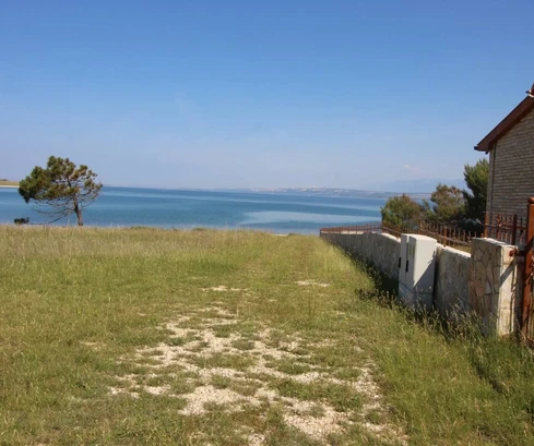 Terreno Vir (parte no edificada de la zona de construcción)
