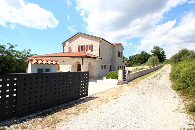 Villa de piedra con piscina disponible en Kanfanar, Croacia
