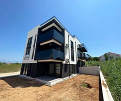 Apartment on the ground floor - first row to the sea