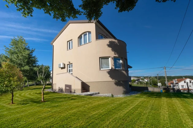 Viskovo, Marcelji, grande maison individuelle avec deux appartements, 300 m², sur un grand terrain de 1 137 m²