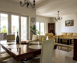 Luxuriöse Wohnung auf der Insel Brač mit herrlichem Meerblick und großzügiger Terrasse