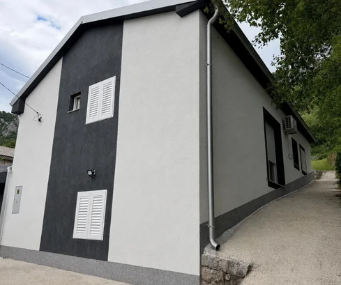 Secteur de Crikvenica - Maison avec 2 unités résidentielles et jardin !