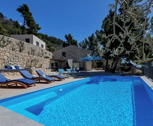 Hermosa finca con casa y piscina disponible para la compra en Croacia