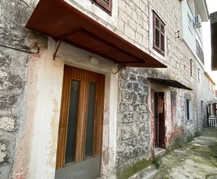 Čiovo, Okrug Gornji, kamienny dom 110 m2, centrum