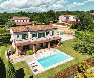 Autentica villa in pietra in vendita a Sveti Lovreč in Croazia