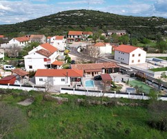 Casa Putičanje con piscina disponibile per l'acquisto